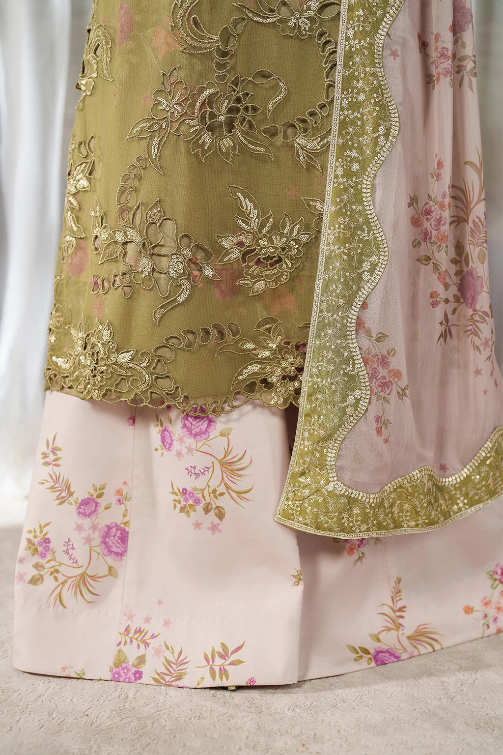 Iznik lawn Embroidery 3 piece Unstitched (Order Code:  Af-31)